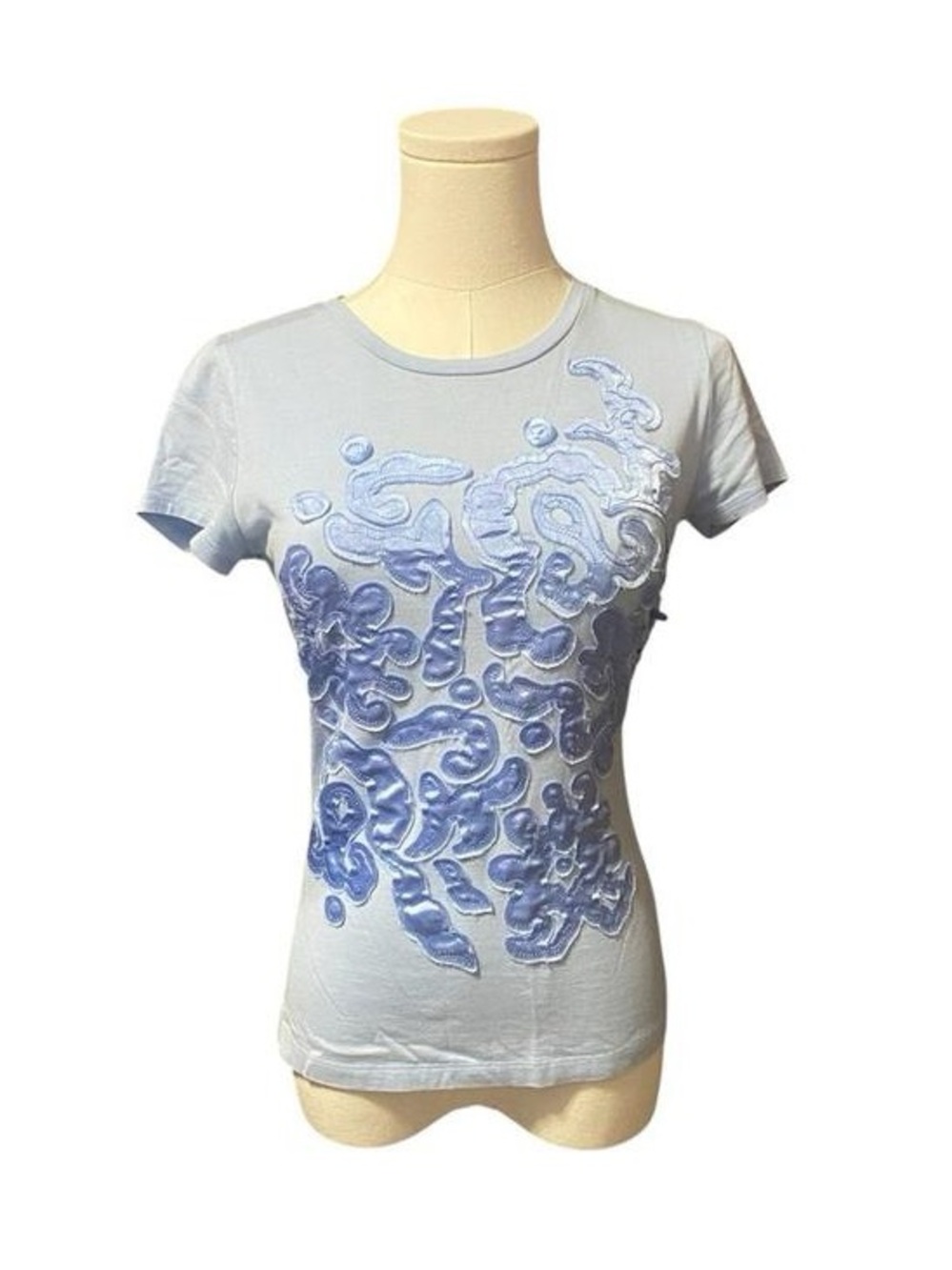 jones new york luxe blue appliqué baby tee